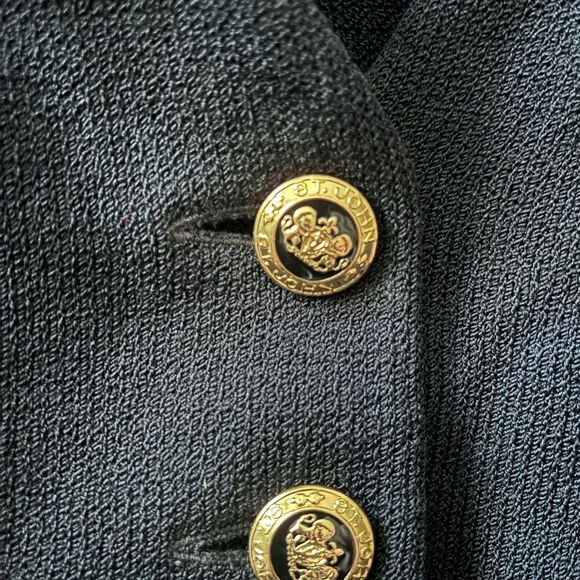 St.John By Marie Gray Made in USA
V-Neck Sweater in Black Size S Petite - Picture 6 of 8